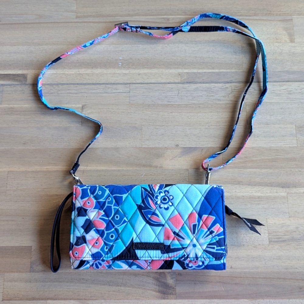 Vera Bradley Blue Island‎ Medallion Crossbody Bag